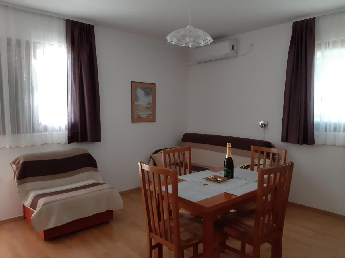 Apartments Agrijan Maslenica Exterior photo